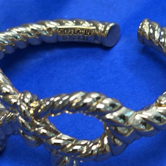 BRIGHTON My Flat in London’ gold twist bow bracelet with crystal ends - Picture 3 of 6